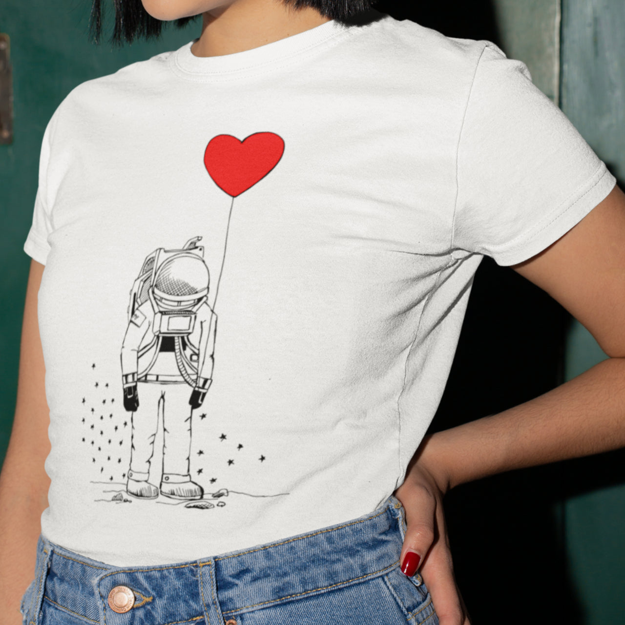 White T-shirt Spaceman with heart